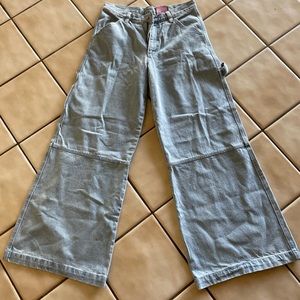 UNIF cargo wide leg girls size: 30
USED in good condition, never worn!!